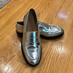 Madewell silver loafers. Excellent condition. Worn once!!!